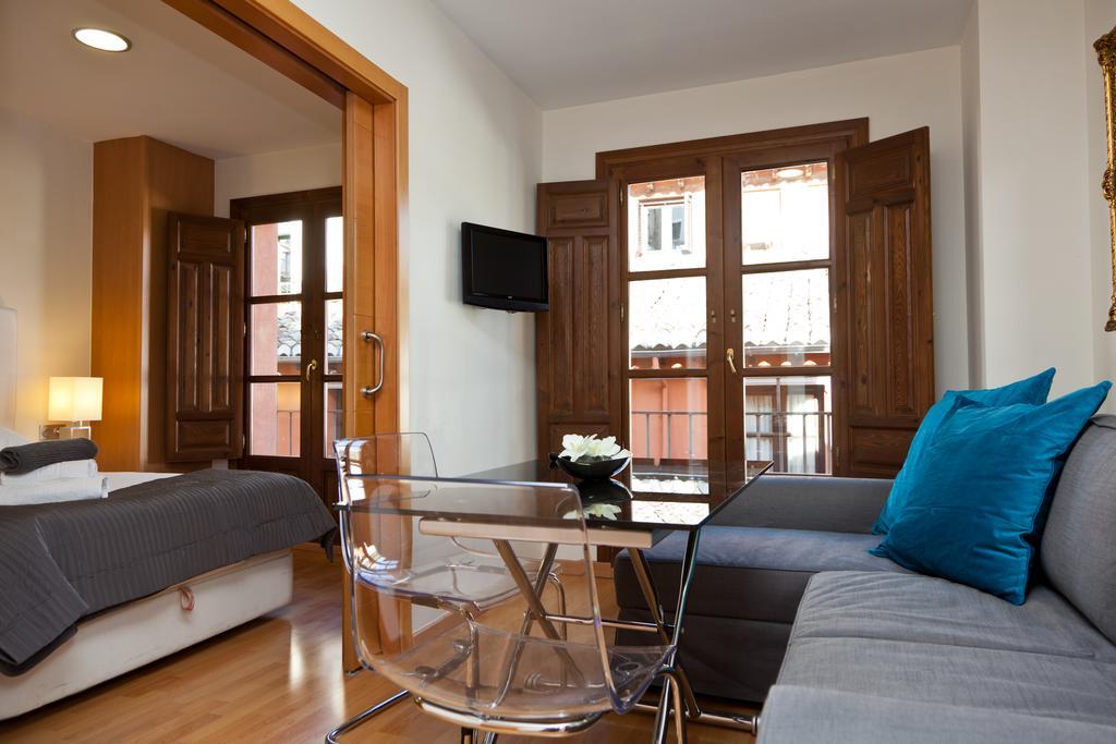 Apartamentos Elvira 21 Granada Ruang foto